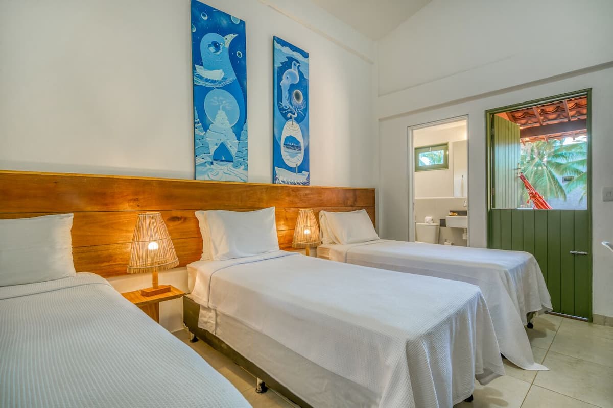 Suite King Tripla | Minibar, tabla de planchar con plancha, wifi gratis y ropa de cama