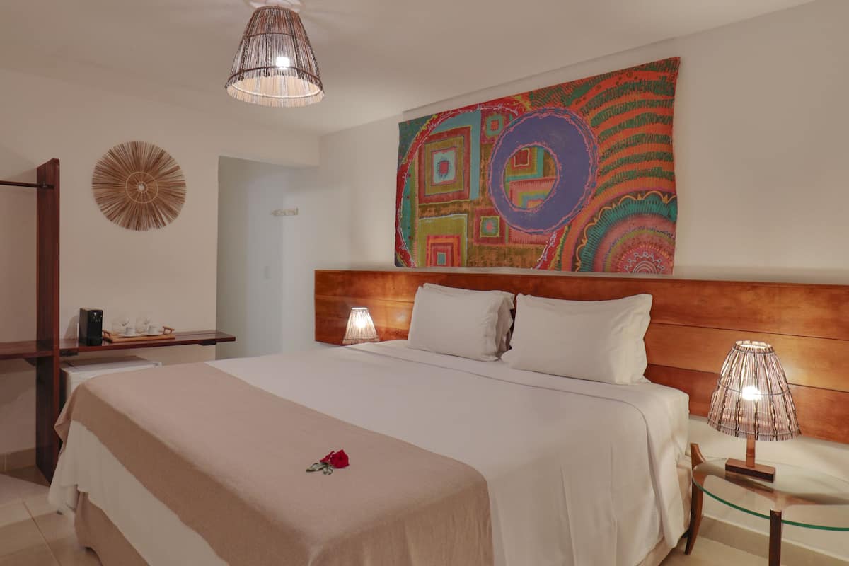 Suite King | Minibar, tabla de planchar con plancha, wifi gratis y ropa de cama
