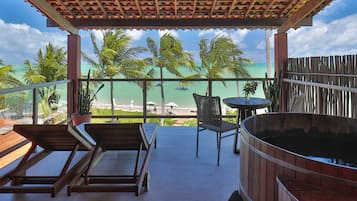 Suíte Vista Mar Deluxe Lages | Minibar, tabla de planchar con plancha, wifi gratis y ropa de cama