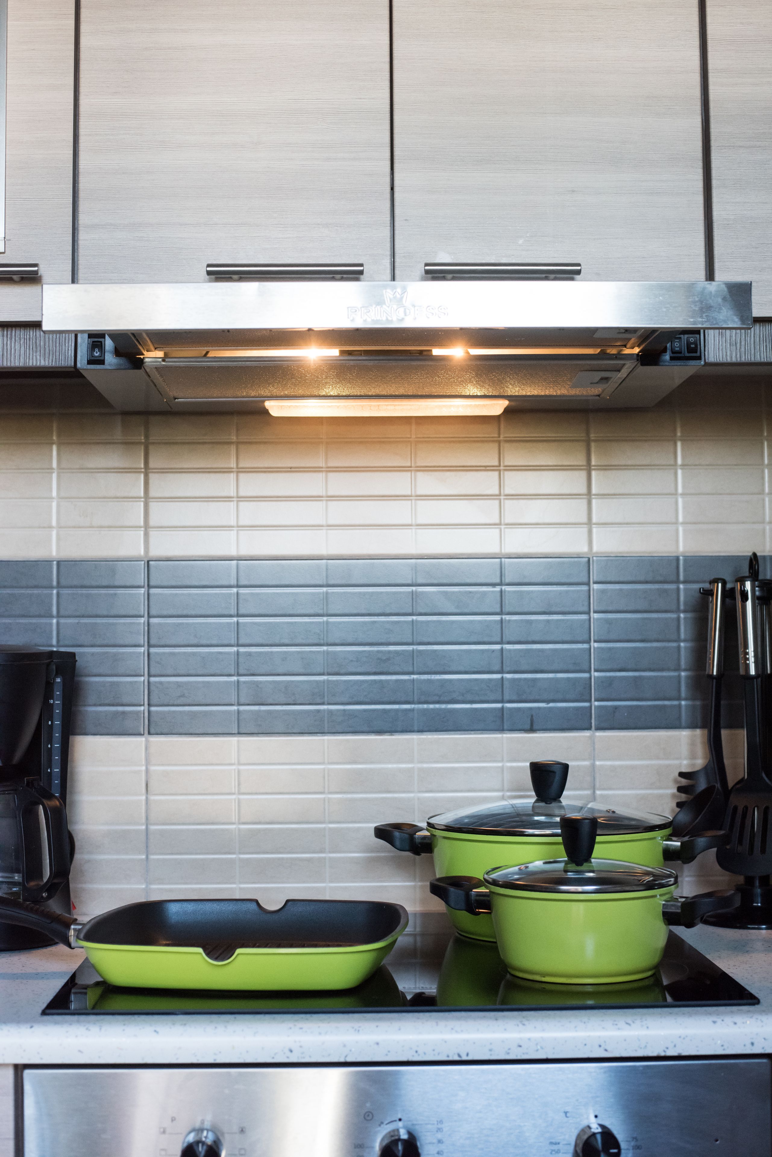 Apartamento superluxo | Cozinha privada | Geladeira, micro-ondas, fogão, cooktop