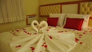 Suite | Minibar, desk, WiFi (free), bed sheets