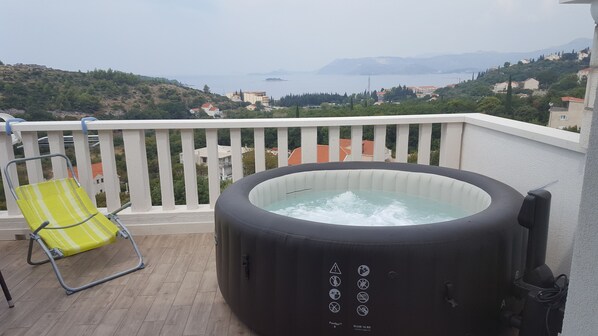 Penthouse, 3 Bedrooms, Hot Tub | Private spa tub