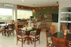 Tägliches inbegriffenes Frühstücksbuffet