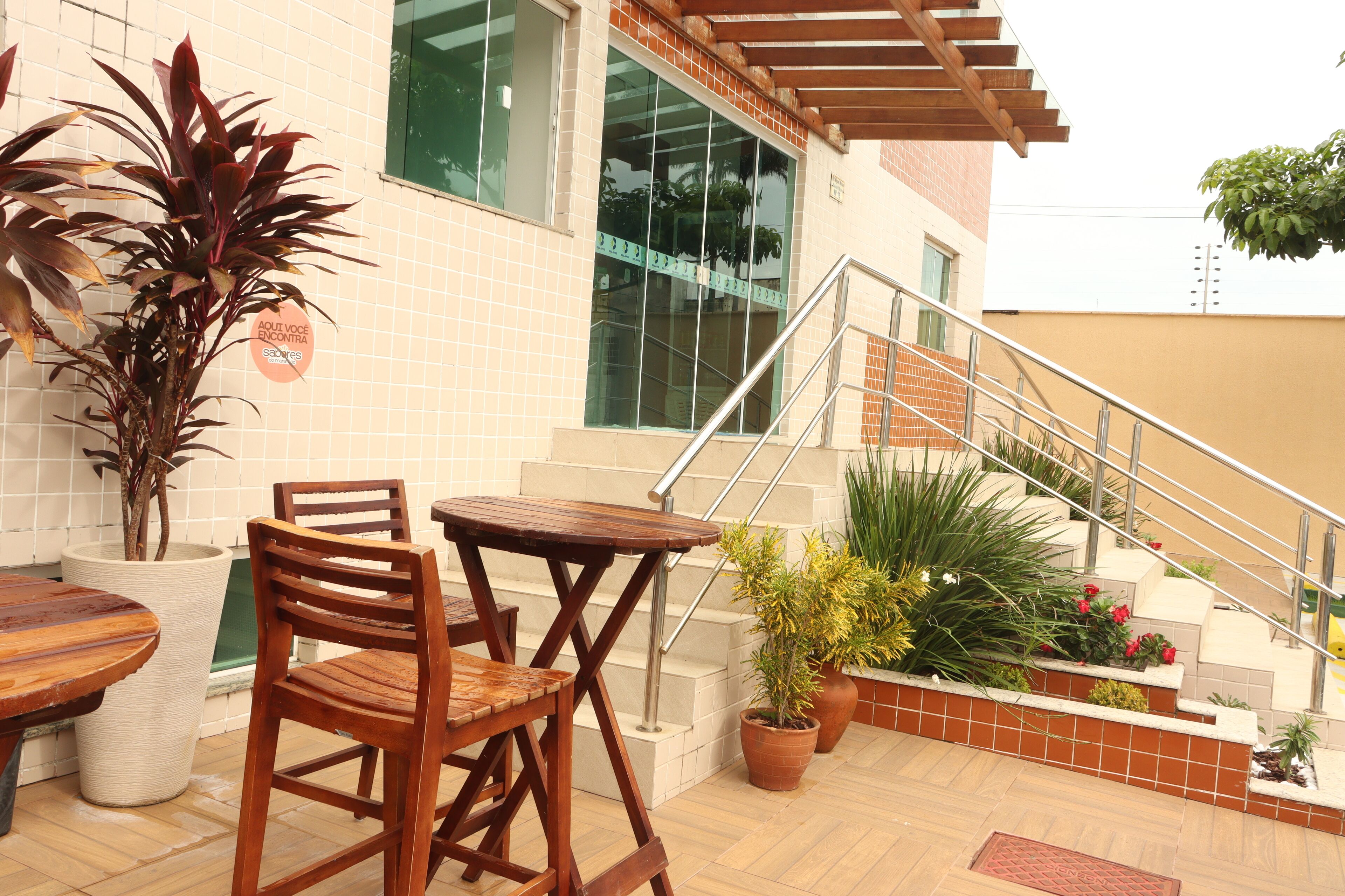 Vista frontal de la propiedad