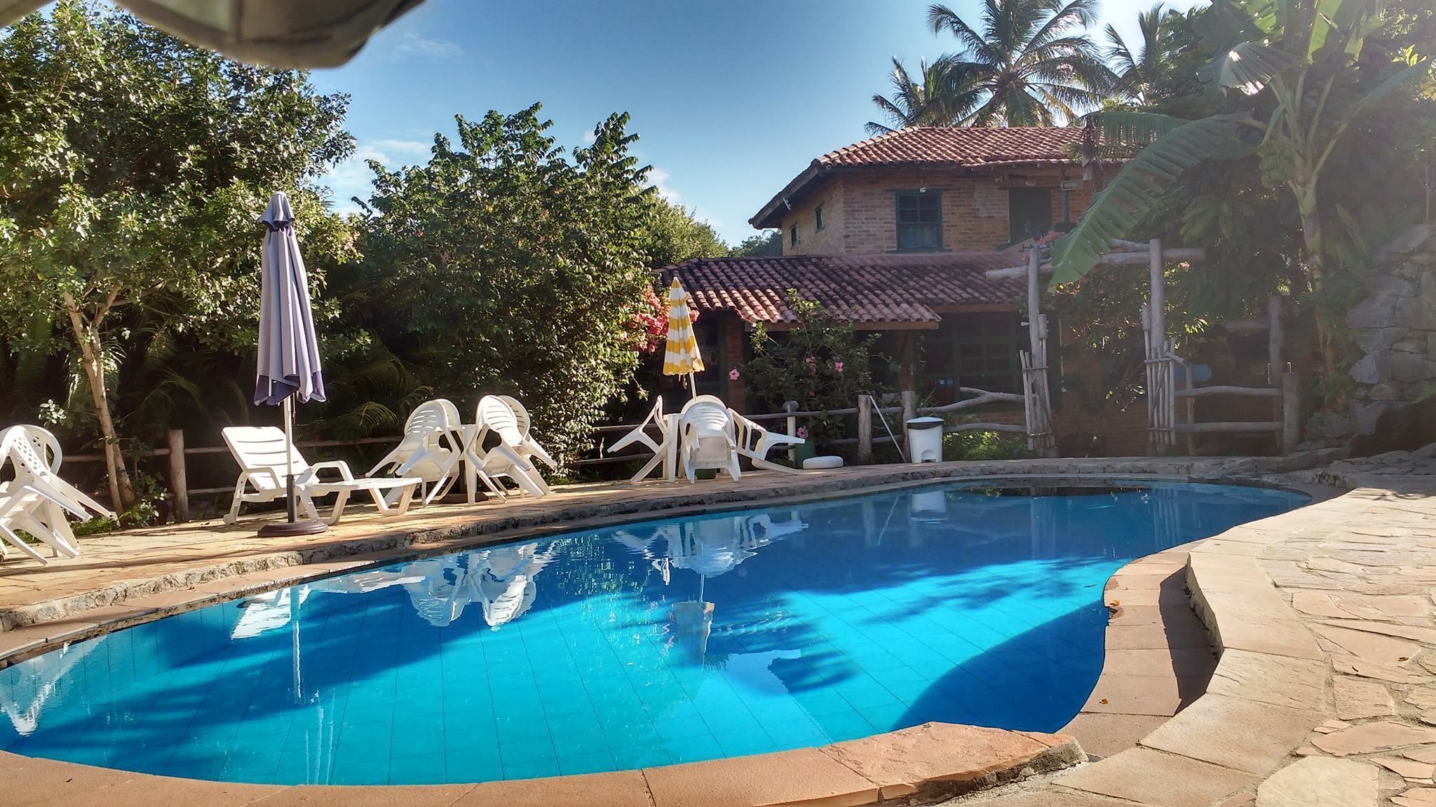 2 piscinas externas, espreguiçadeiras