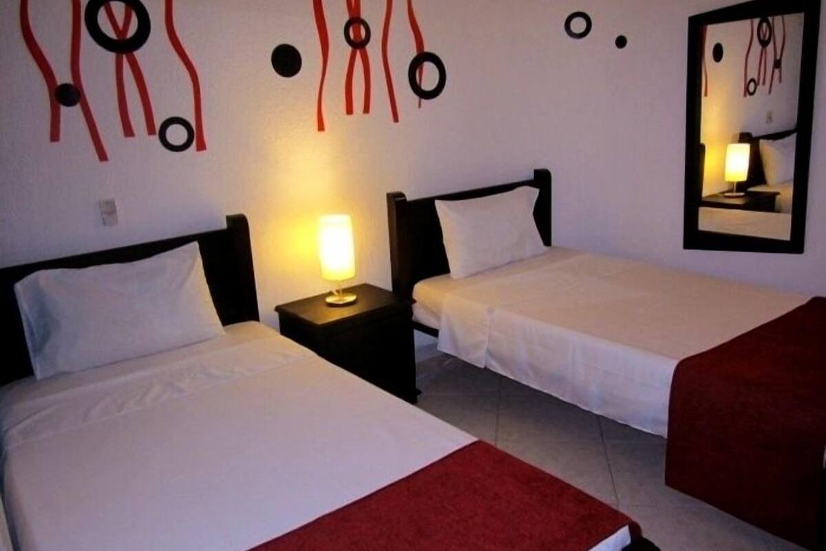 Double Room, 2 Twin Beds | WiFi (free), bed sheets