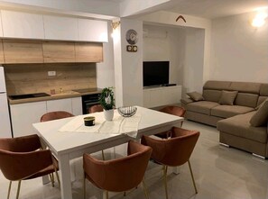 公寓 (Apartments Villa Dingač-Borak - Two ) | 客厅 | 25-英寸纯平电视 （配备卫星频道）、电视