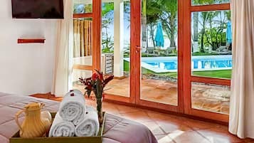 Premium bedding, in-room safe, individually decorated