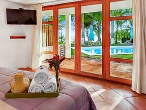 Premium bedding, in-room safe, individually decorated - Ocean Properties Aparthotel Villas (Punta Mala)