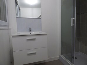Hair dryer, towels - the castle apartment (Dieppe)