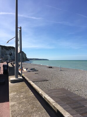 On the beach - the castle apartment (Dieppe)