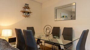 City Apartment, Private Bathroom (Centre) | Restaurant - Higher Living - Professional Southampton Apartment (Southampton)