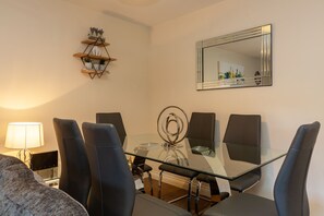 City-Apartment, eigenes Bad (Centre) | Restaurant