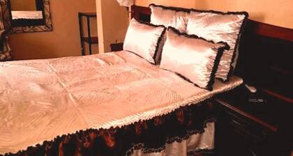 Zuus Lodge & Tours