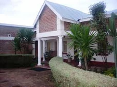 Exterior. Zuus Lodge & Tours