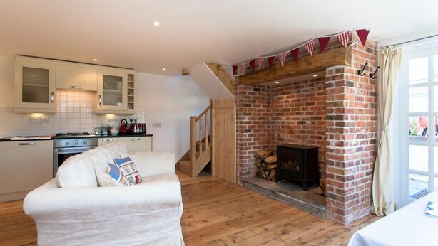 Unclassified image, 1 of 9, button - Althea House (Padstow)