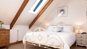 Unclassified image, 3 of 9, button - Althea House (Padstow)