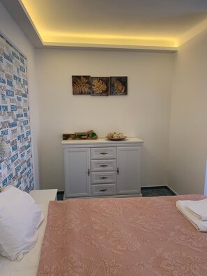 1 bedroom, premium bedding, rollaway beds, free WiFi - Cristian Studio (Ploiesti)
