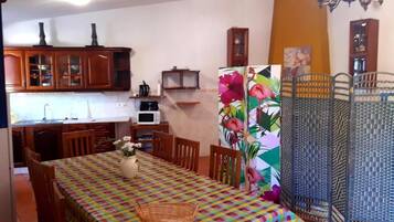 House, 1 Bedroom (Nature House 1) | In-room dining