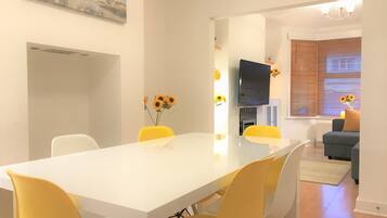 Apartment, Private Bathroom | Restaurant