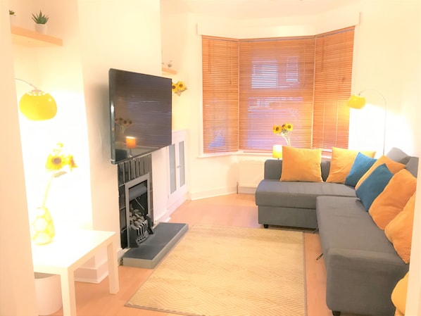 Apartment, Private Bathroom | Lounge