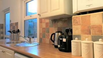 Apartment, Private Bathroom | Restaurant