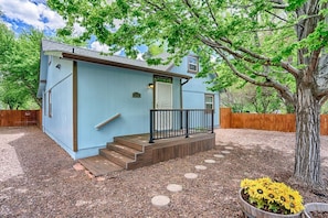 Exterior - Blue Sky Beauty - Grand Canyon Retreat No cleaning fee (Flagstaff)