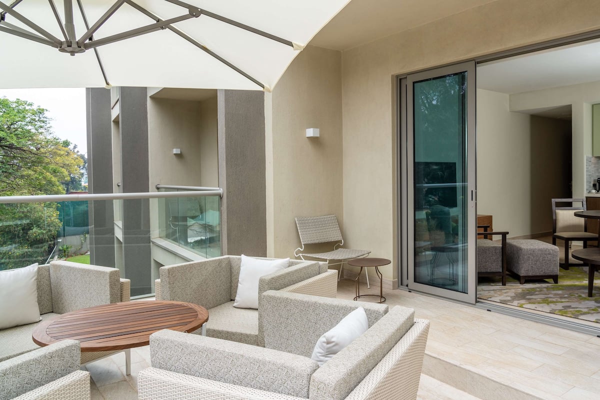 Junior Suite (with Lounge Access) | 1 bedroom, minibar, in-room safe, desk