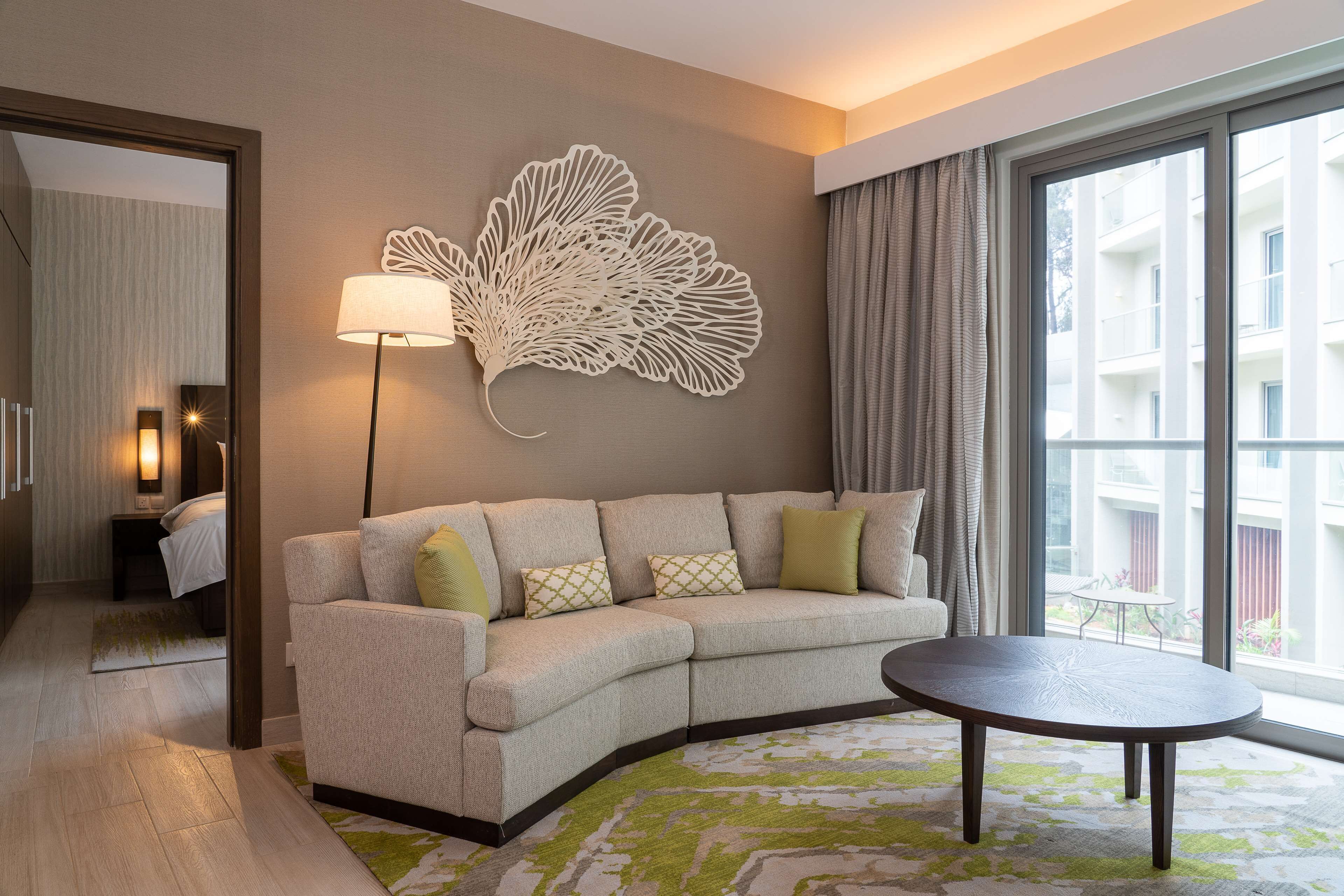 미니바, 객실 내 금고, 책상, 노트북 작업 공간