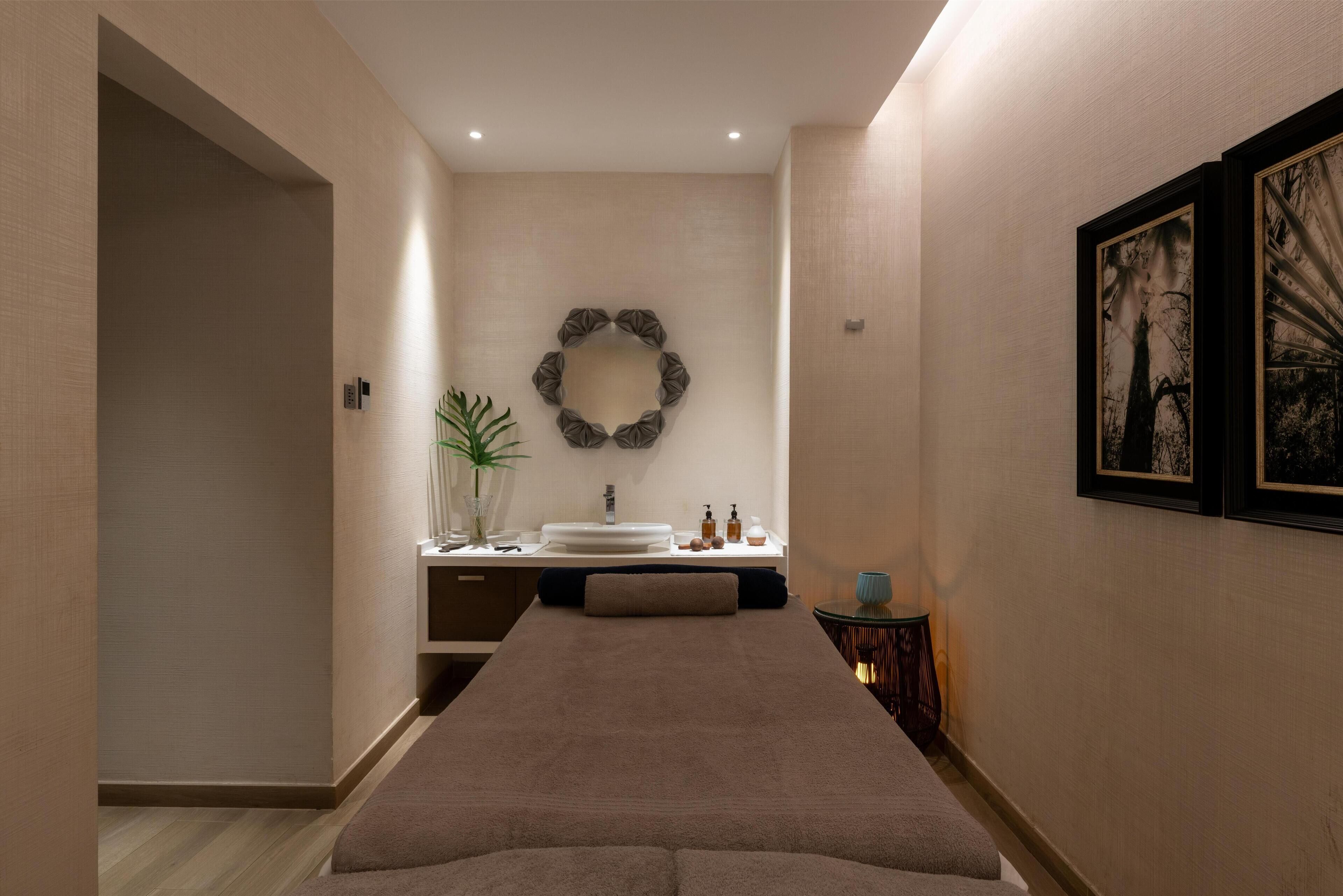 Sauna, hot tub, steam room, hot stone massages, deep-tissue massages