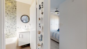 Classic Apartment, 2 Bedrooms | Bathroom - The Bay Views (Cape Town)