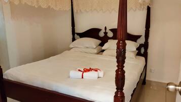 3 bedrooms, iron/ironing board, bed sheets