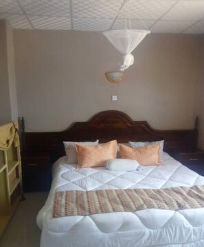 Standard Room | Individually decorated, individually furnished, desk, laptop workspace - Twana Classic Lodge (Choma)