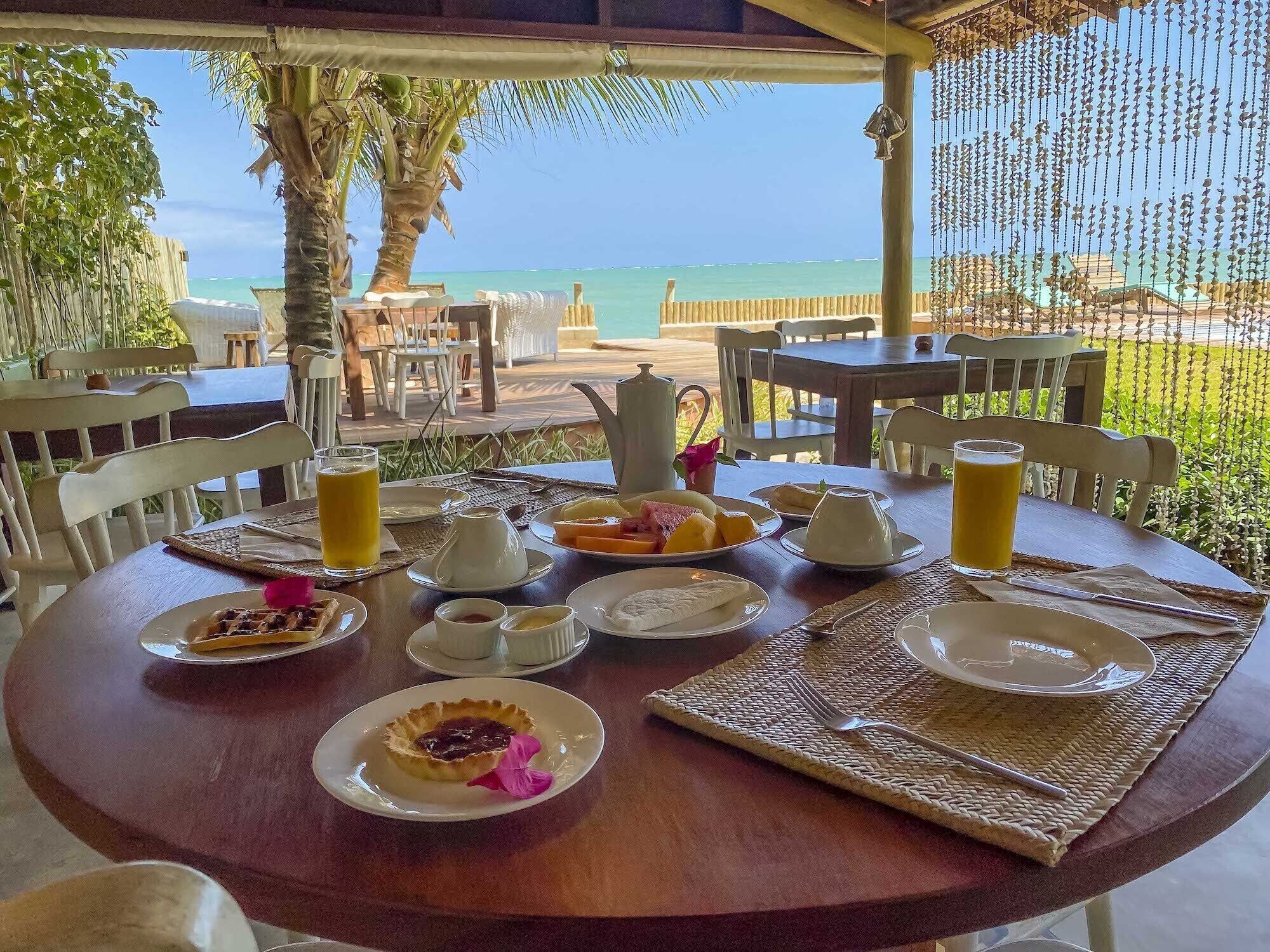 lunch and dinner served, italian cuisine