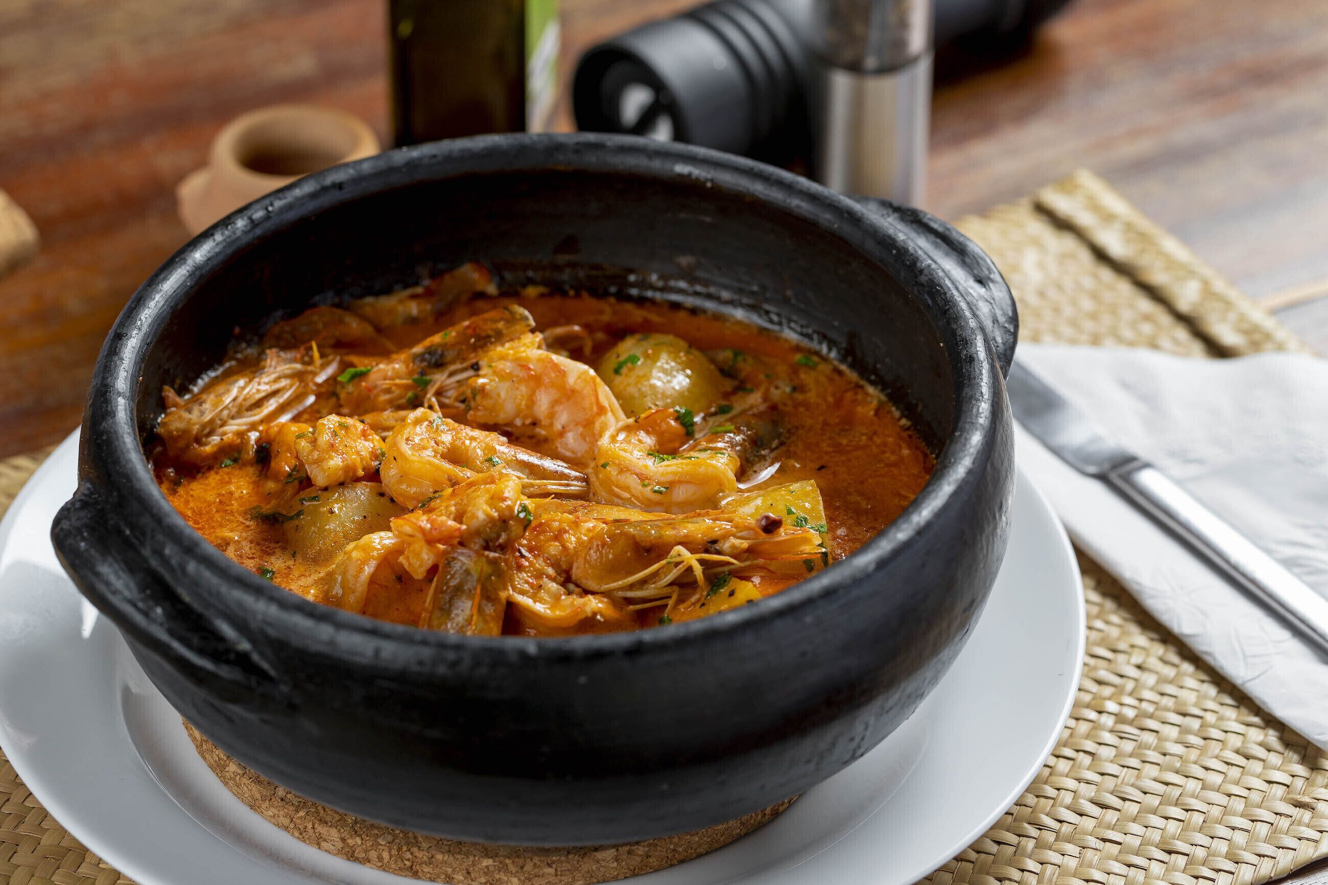 lunch and dinner served, italian cuisine