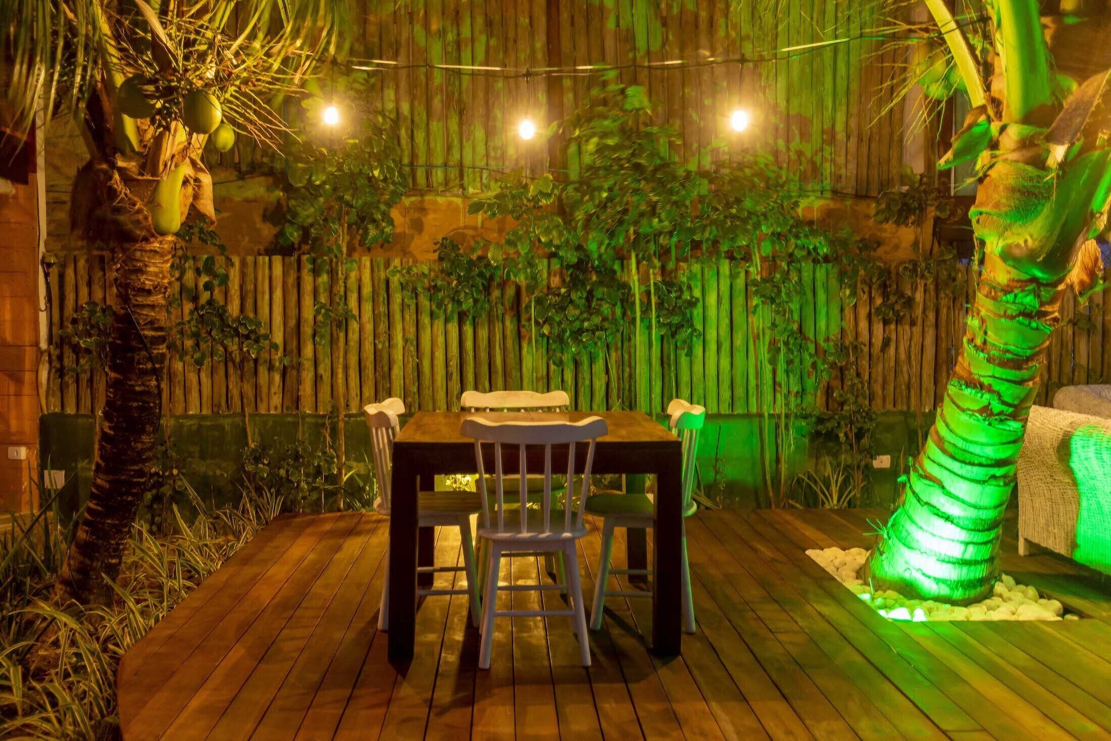 lunch and dinner served, italian cuisine