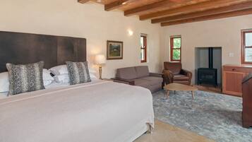 Luxury Cottage | In-room safe, individually decorated, individually furnished, desk