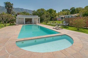 2 outdoor pools, pool loungers - Hotel Roosje van de Kaap (Swellendam)