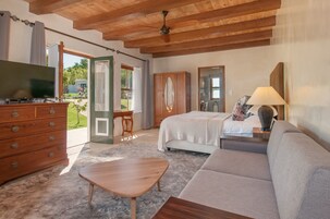 Luxury Cottage | In-room safe, individually decorated, individually furnished, desk