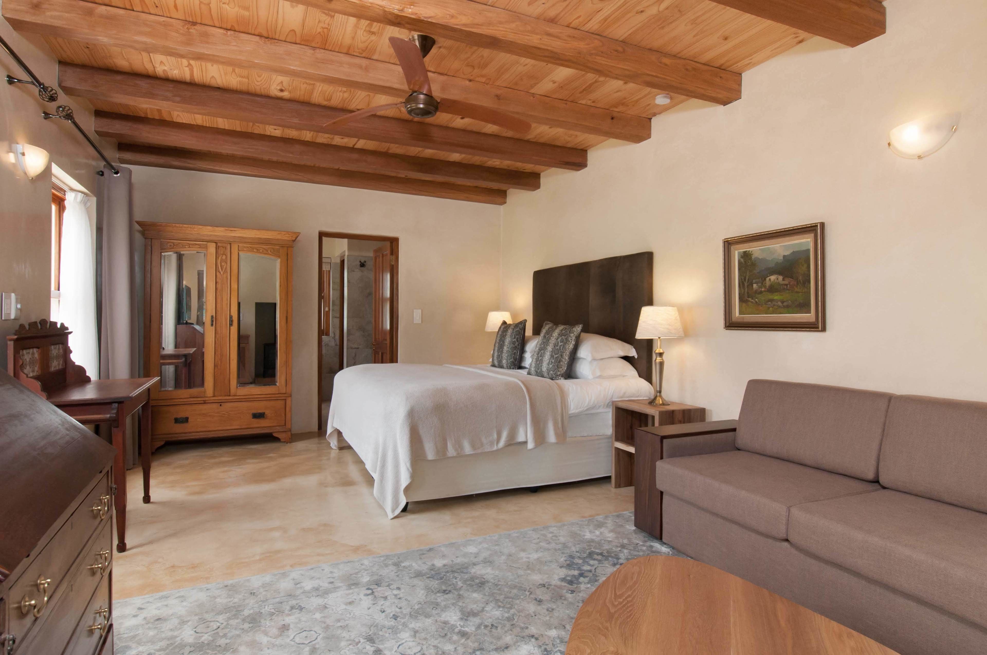 Luxury Cottage | In-room safe, individually decorated, individually furnished, desk