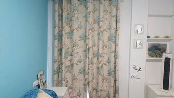 1 slaapkamer, een strijkplank/strijkijzer, beddengoed