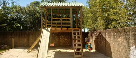 Children’s play area – outdoor