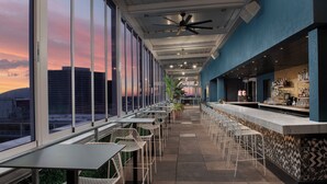 Bar (on property) - Troubadour Hotel (New Orleans)