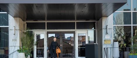 تفاصيل الفندق من الخارج