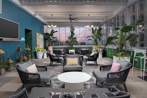 Interior - Troubadour Hotel (New Orleans)