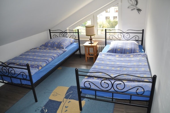 3 bedrooms, desk, laptop workspace, free WiFi - Wohnen am Neckar (Neckargemuend)