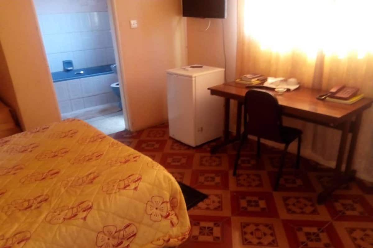 Standard tvåbäddsrum | Sängtillbehör av högsta kvalitet, minibar och strykjärn/strykbräda