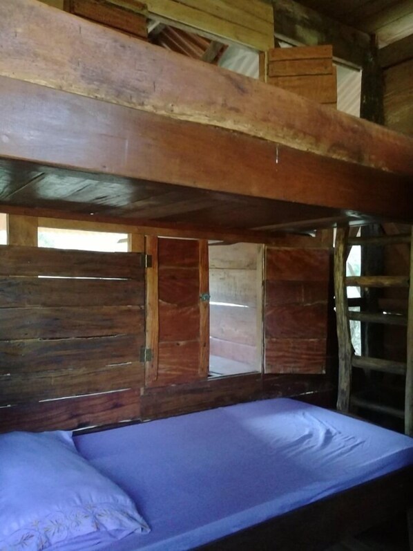 Cabin tiện nghi đơn giản | Chăn bông, nệm có lớp đệm bông, truy cập Internet không dây miễn phí