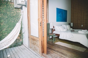 Deluxe Room | 1 bedroom, minibar, in-room safe, desk