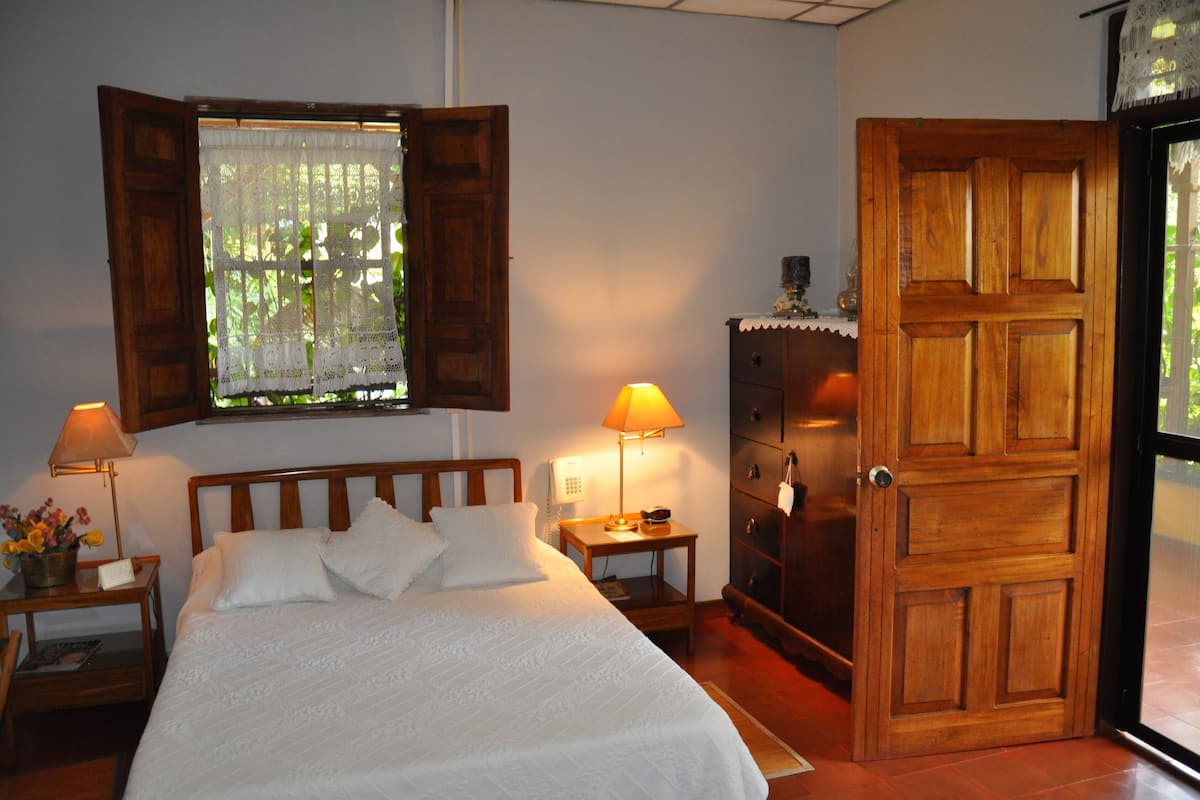 Deluxe Room, Balcony | Minibar, in-room safe, free WiFi, bed sheets
